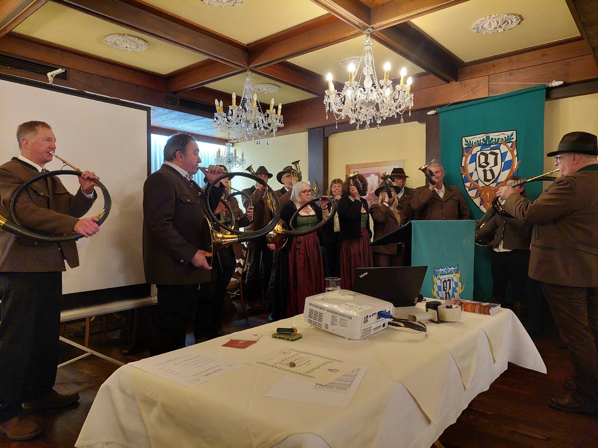 Begrüßung durch Jagdhornbläser im Hotel Igl