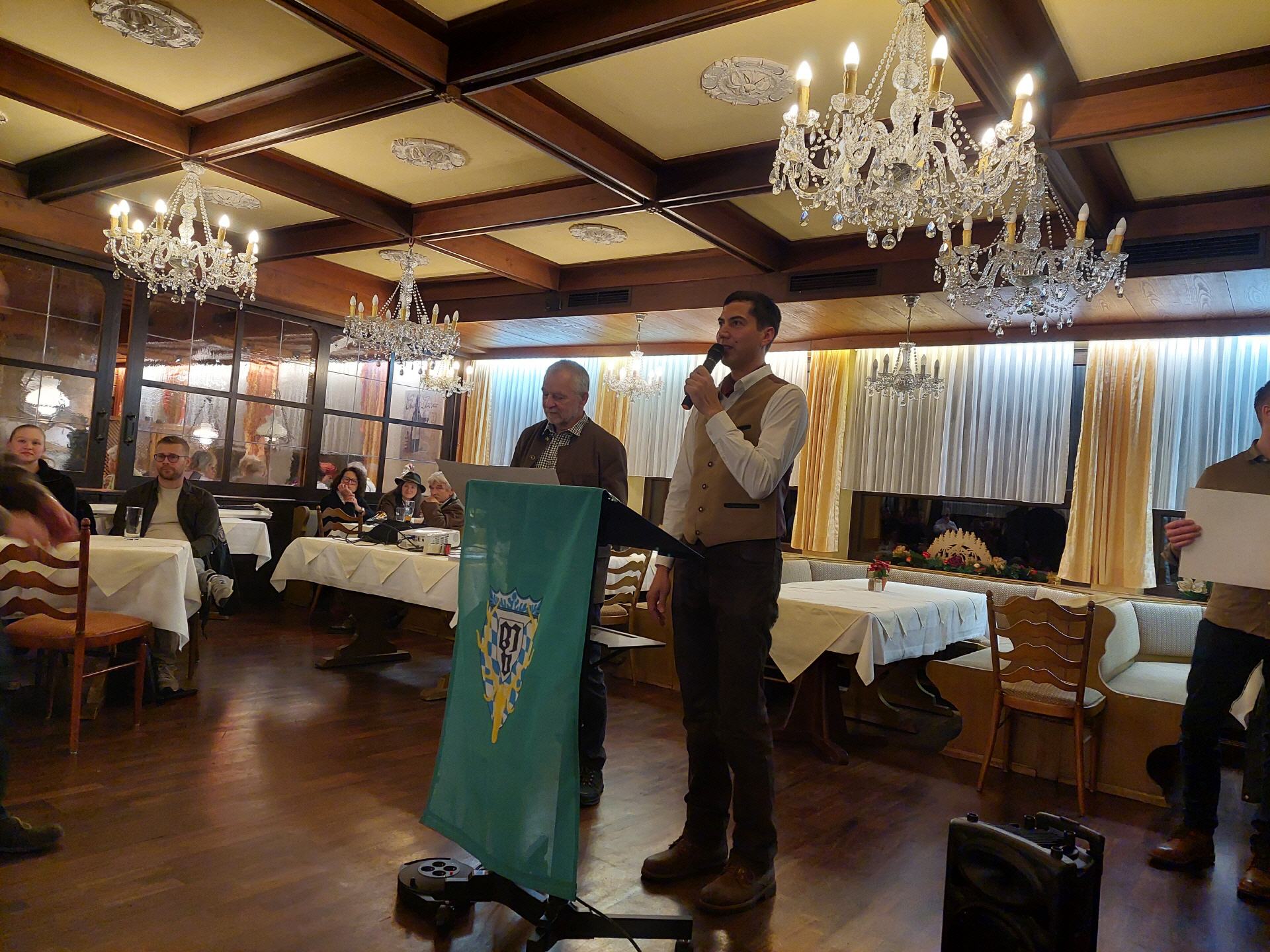 Übergabe der Jägerbriefe durch Herrn Singer